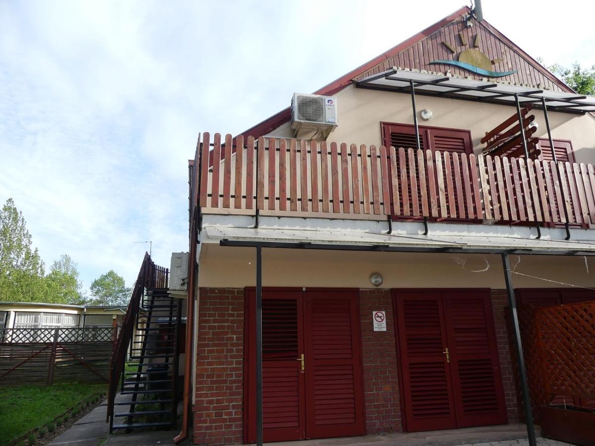 Napsugar Apartman Baja Zewnętrze zdjęcie
