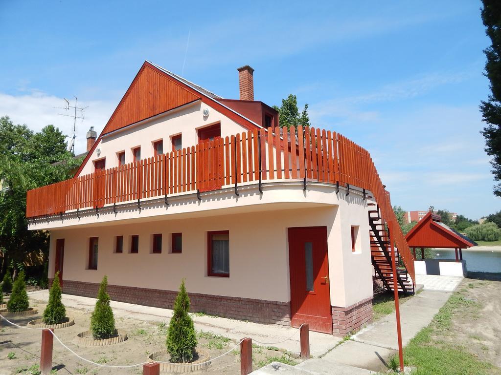 Napsugar Apartman Baja Zewnętrze zdjęcie